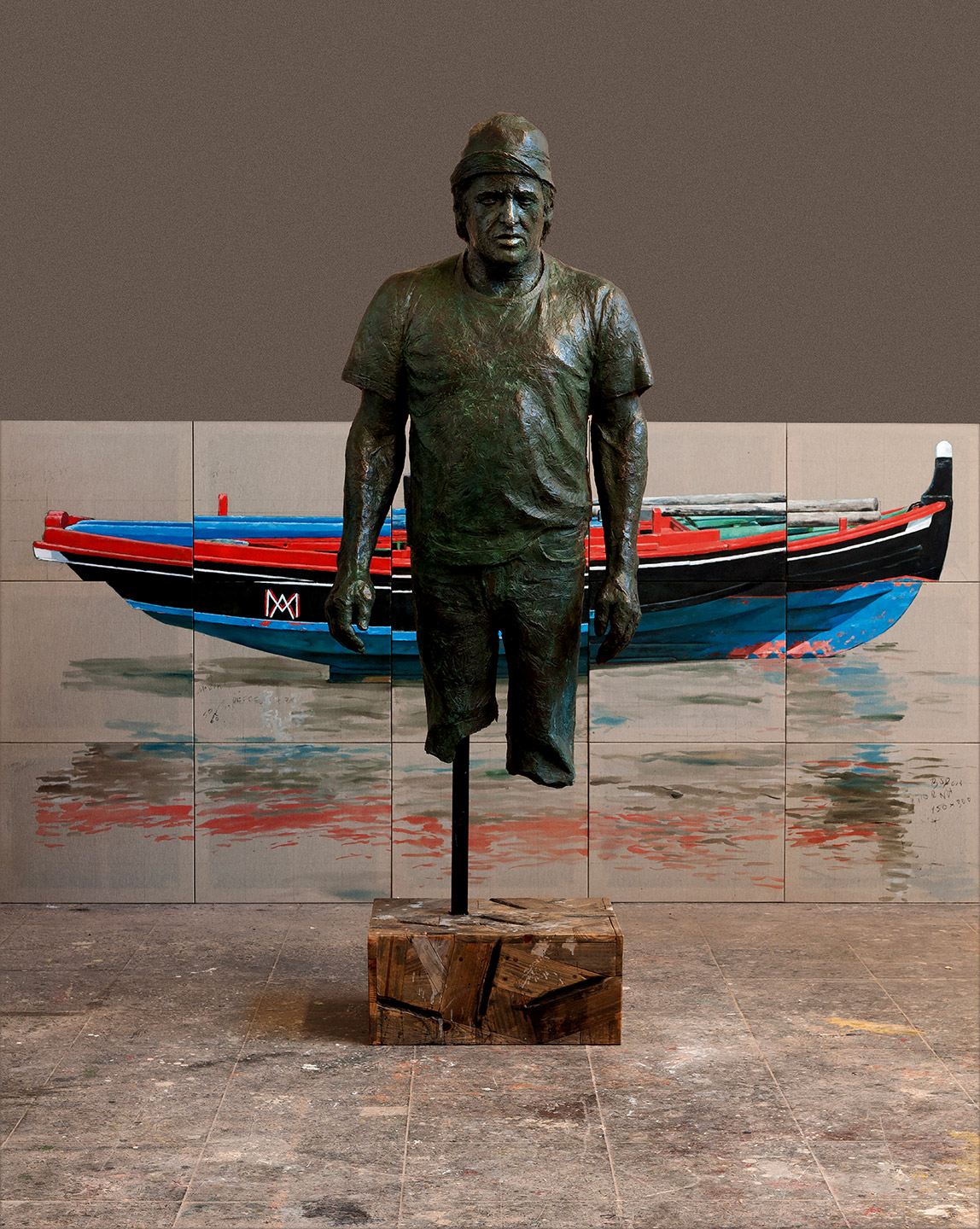 Instalación compuesta por escultura en bronce y madera y pintura al óleo, realizadas ambas por el artista plástico Manuel Quintana Martelo.